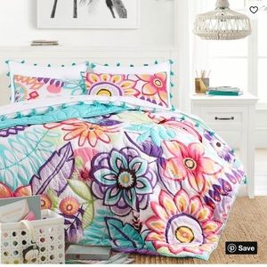 Pottery Barn Full Comforter with Shams and Blanket